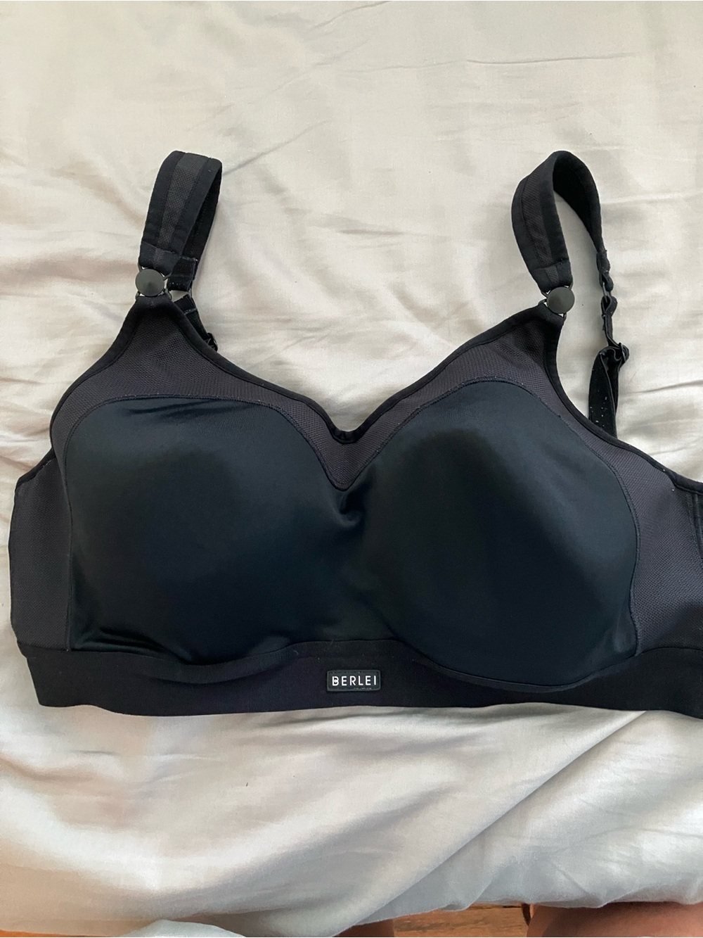 Berlei Black Wireless Molded-Cup Sports Bra
